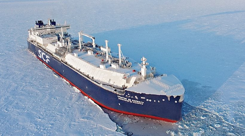 Νέα… επανάσταση από τη Ρωσία: Παγοθραυστικό τάνκερ μετέφερε φυσικό αέριο μέσω της Βόρειας Θάλασσας